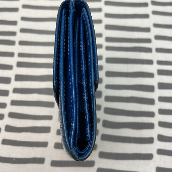 Louis Vuitton Blue Epi Snap close bi fold wallet in great vintage condition - Picture 14 of 15